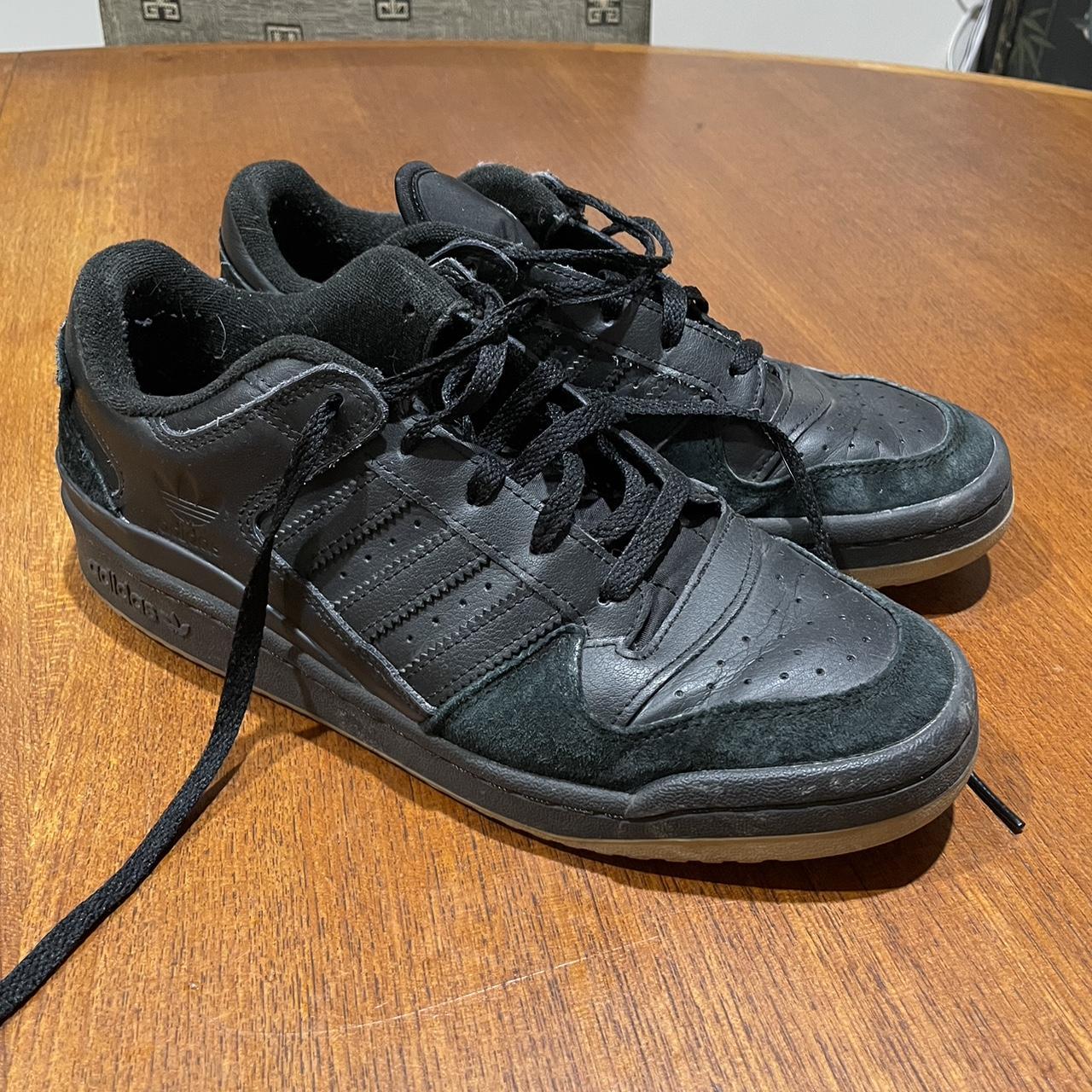 Adidas originals forum low CL in black. Size 42 UK