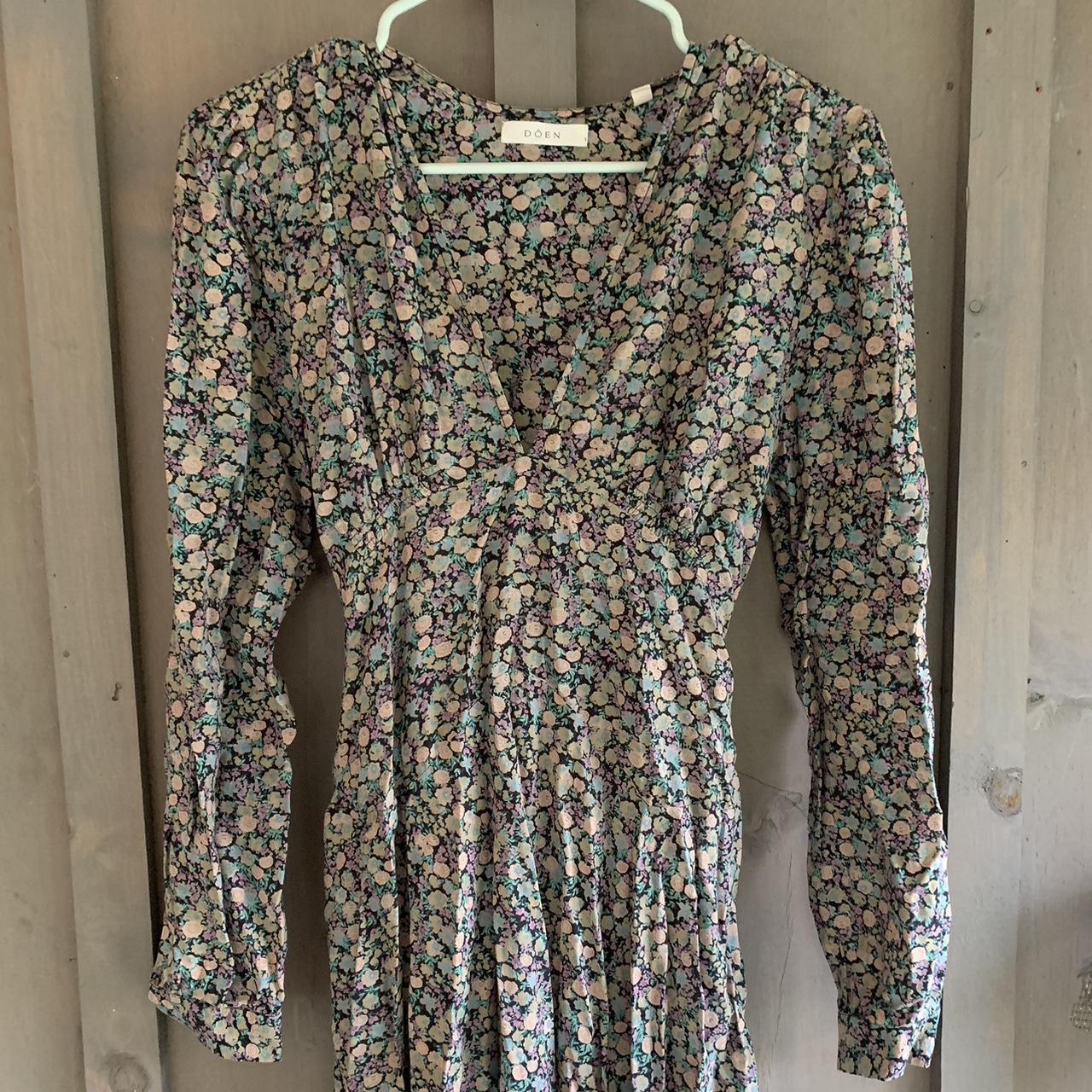 Doen floral midi dress. Marked a size medium but it... - Depop