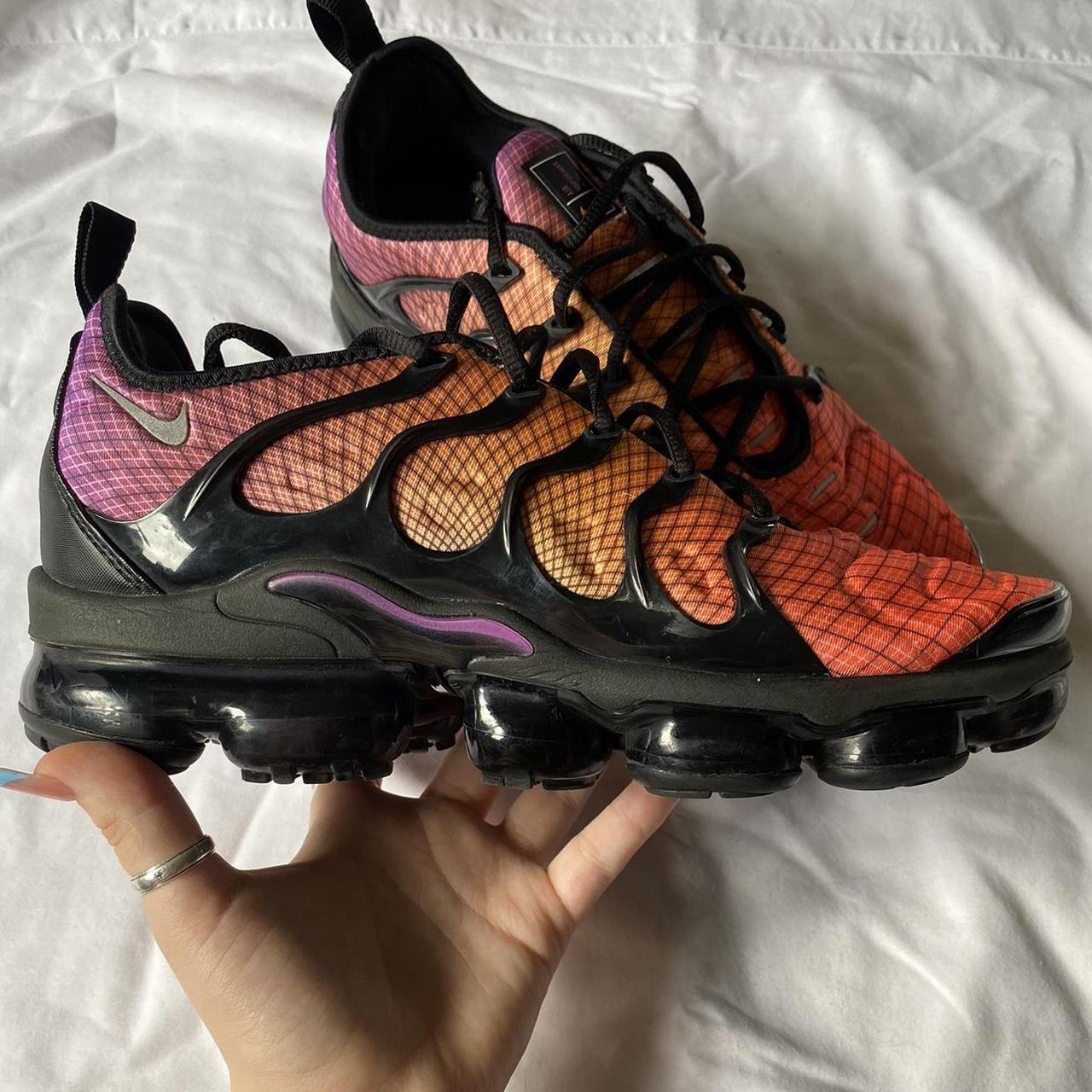vapormax plus bright crimson