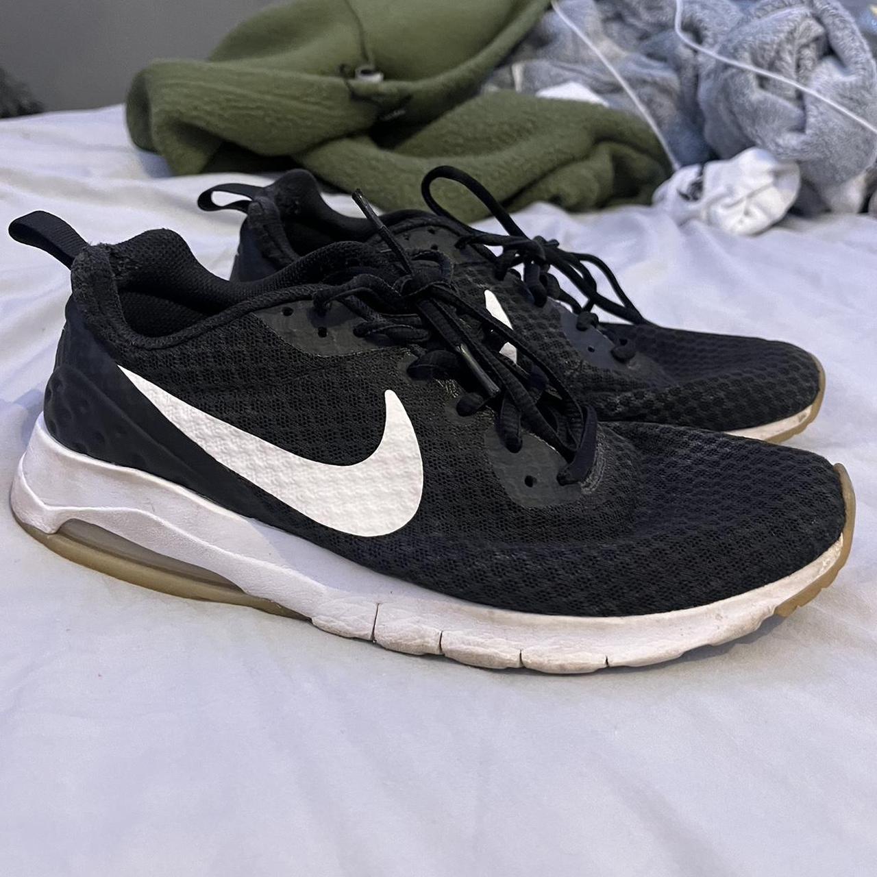 Black Nike trainers size 6 only wore a couple times - Depop