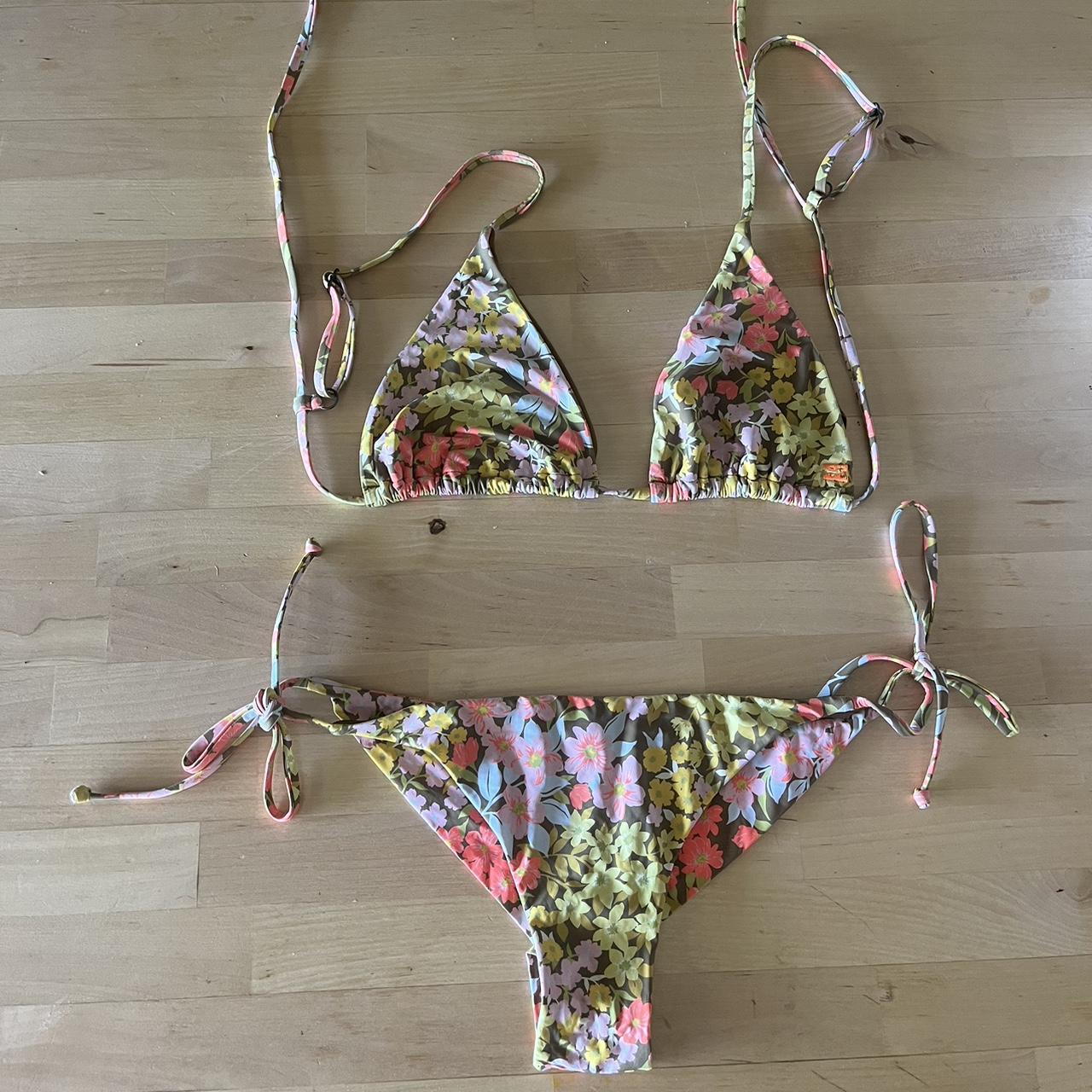 BILLA BONG BIKINI - size small - cheeky bottoms - Depop