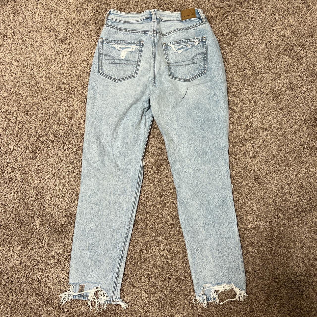 American Eagle ripped mom jeans! Size 2 regular! - Depop