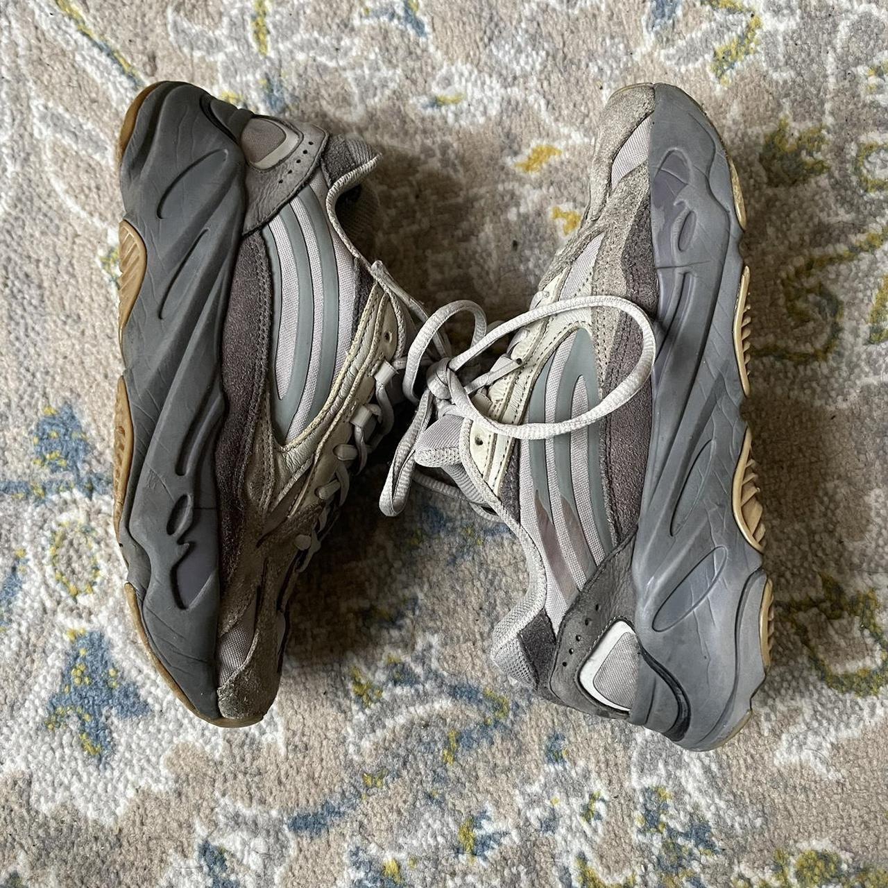 yeezy 700 grey pink