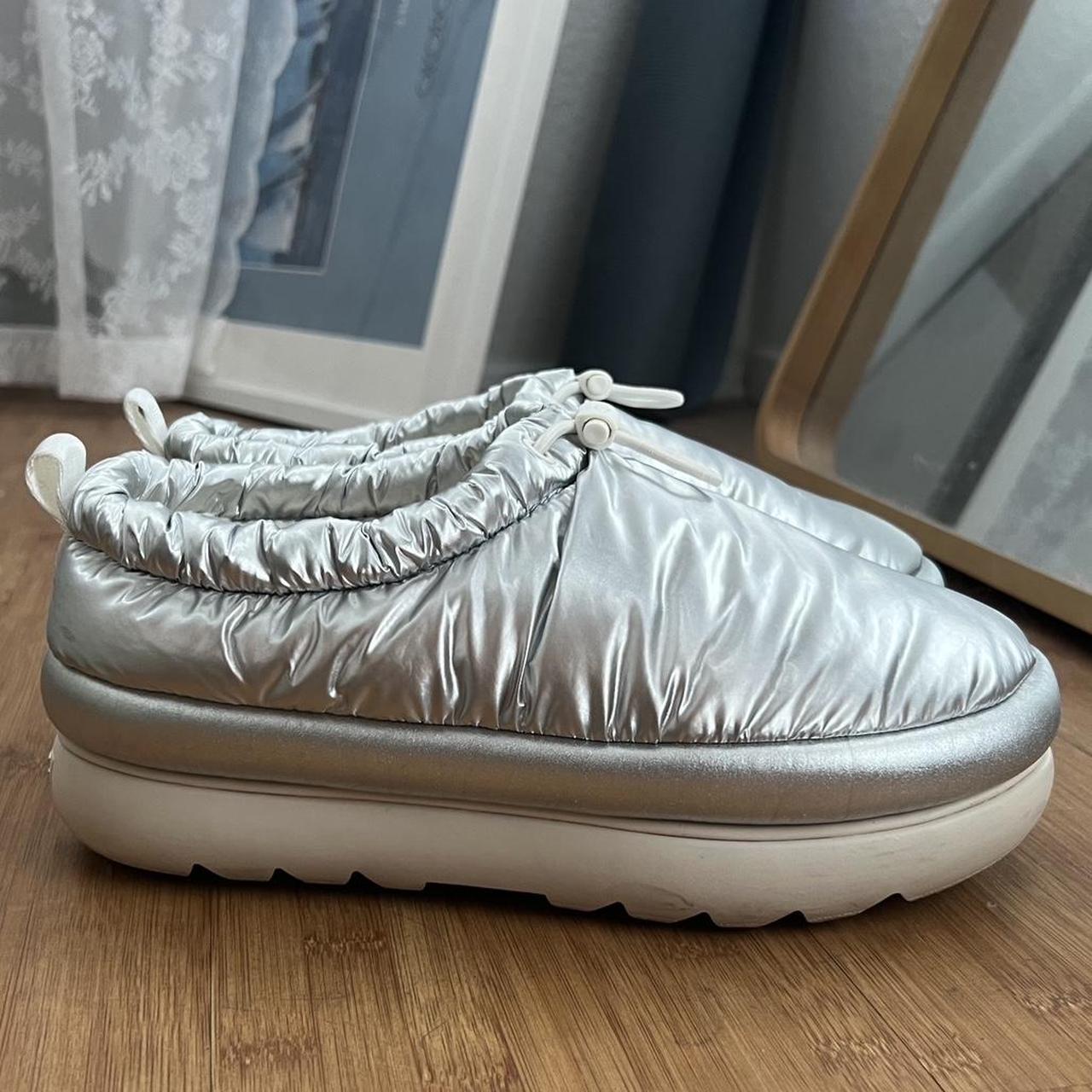 UGG Maxi Clog in Metallic Silver, Size US 9 / EU...