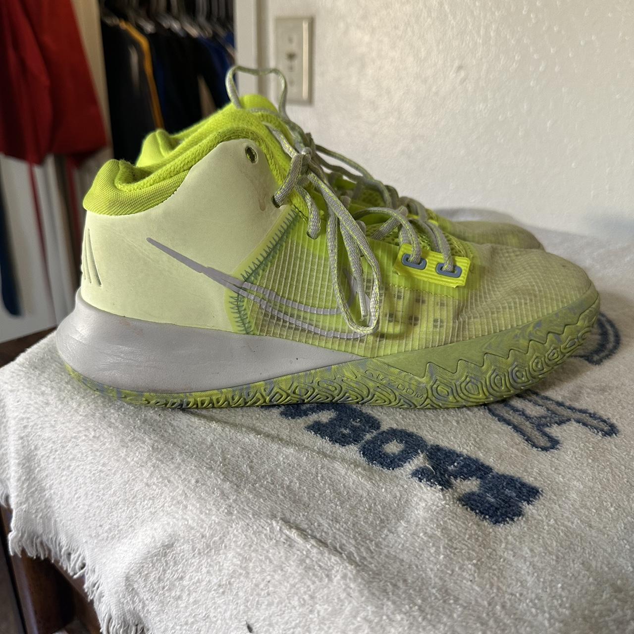 volt nike kyrie 4