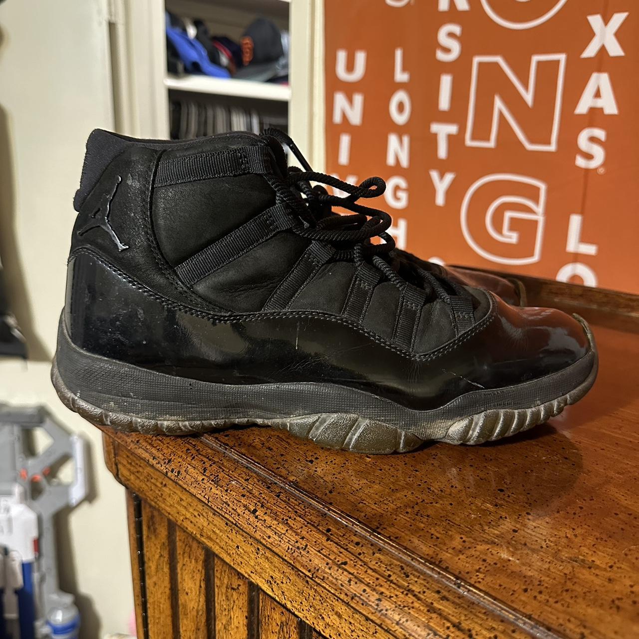 Black jordan 11 cap and gown best sale