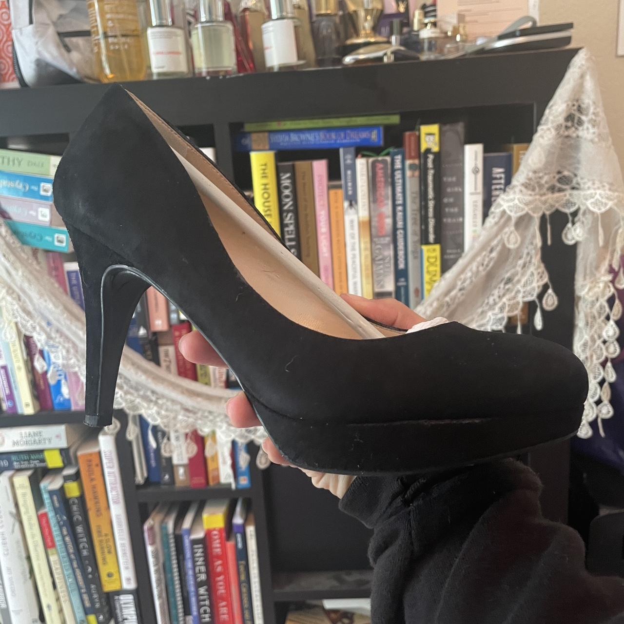 marc fisher black pumps