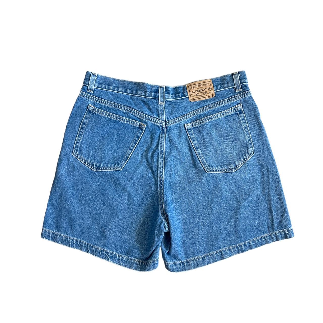 Liz Claiborne Women's Navy and Blue Shorts | Depop