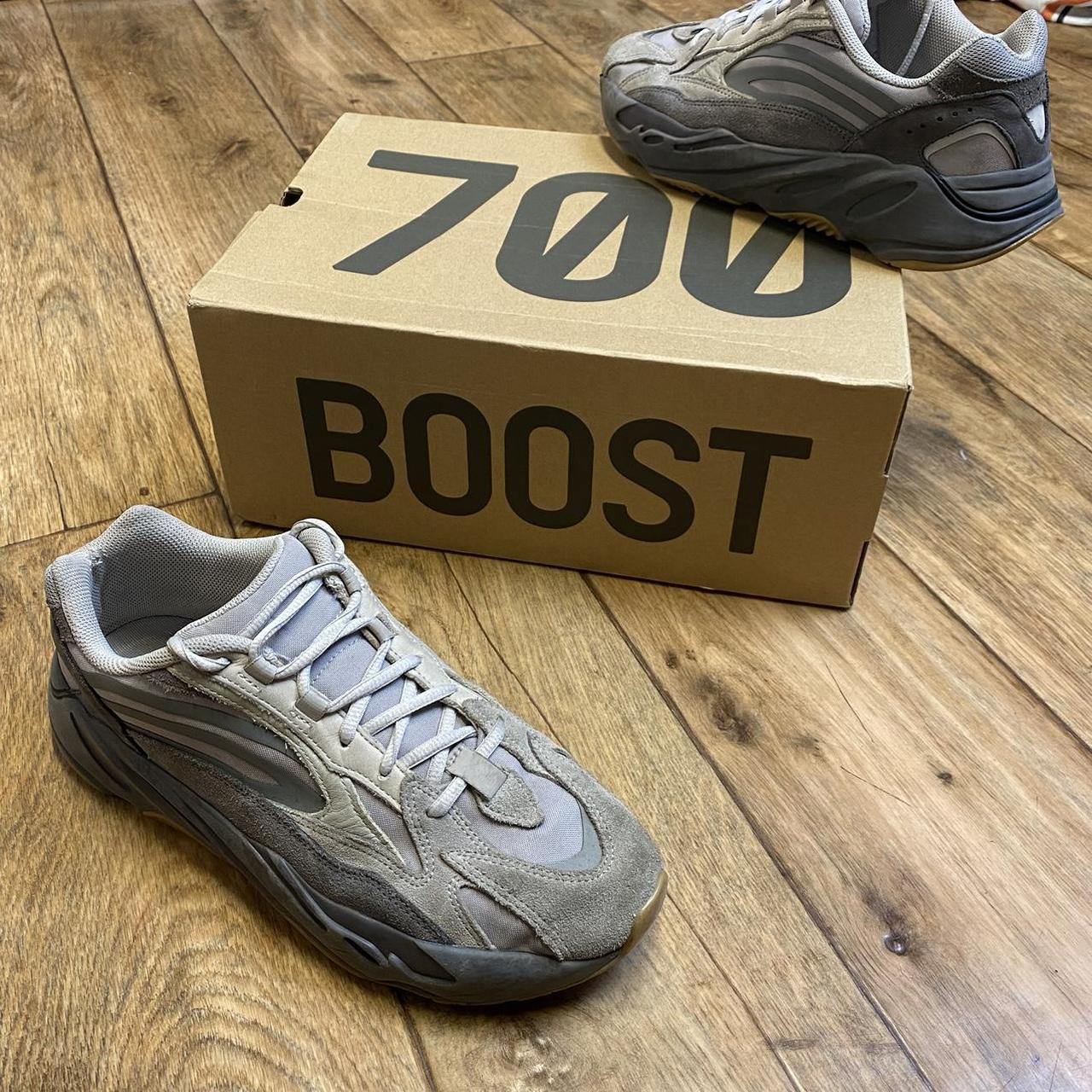 Grey yeezy shop size 9