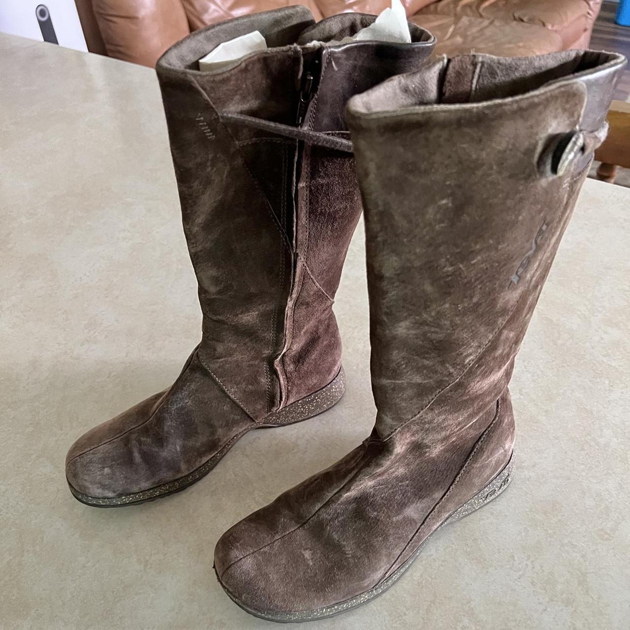 Teva Montecito s n 4026 brown suede boots. Zipper Depop