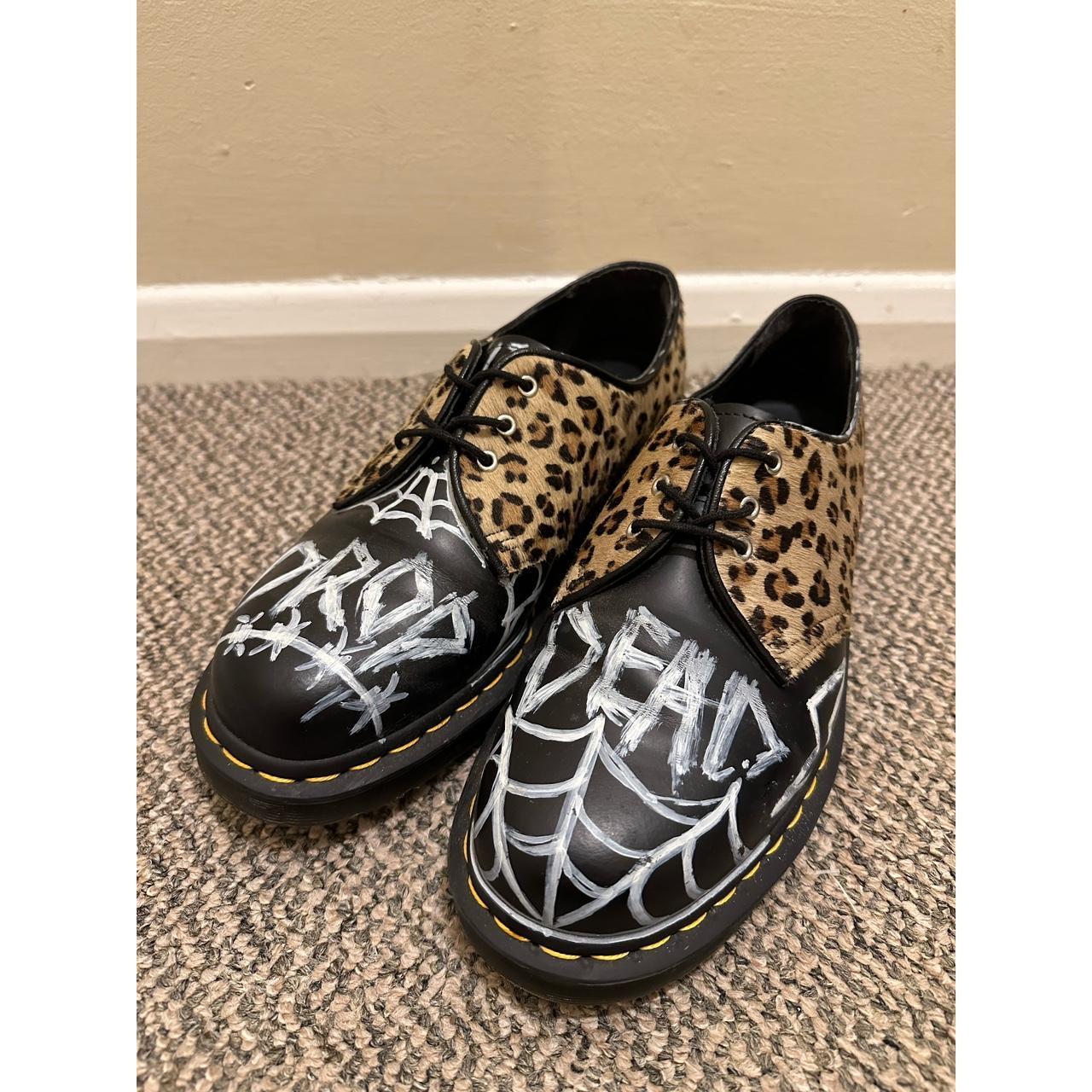 Leopard print dr outlet martens uk