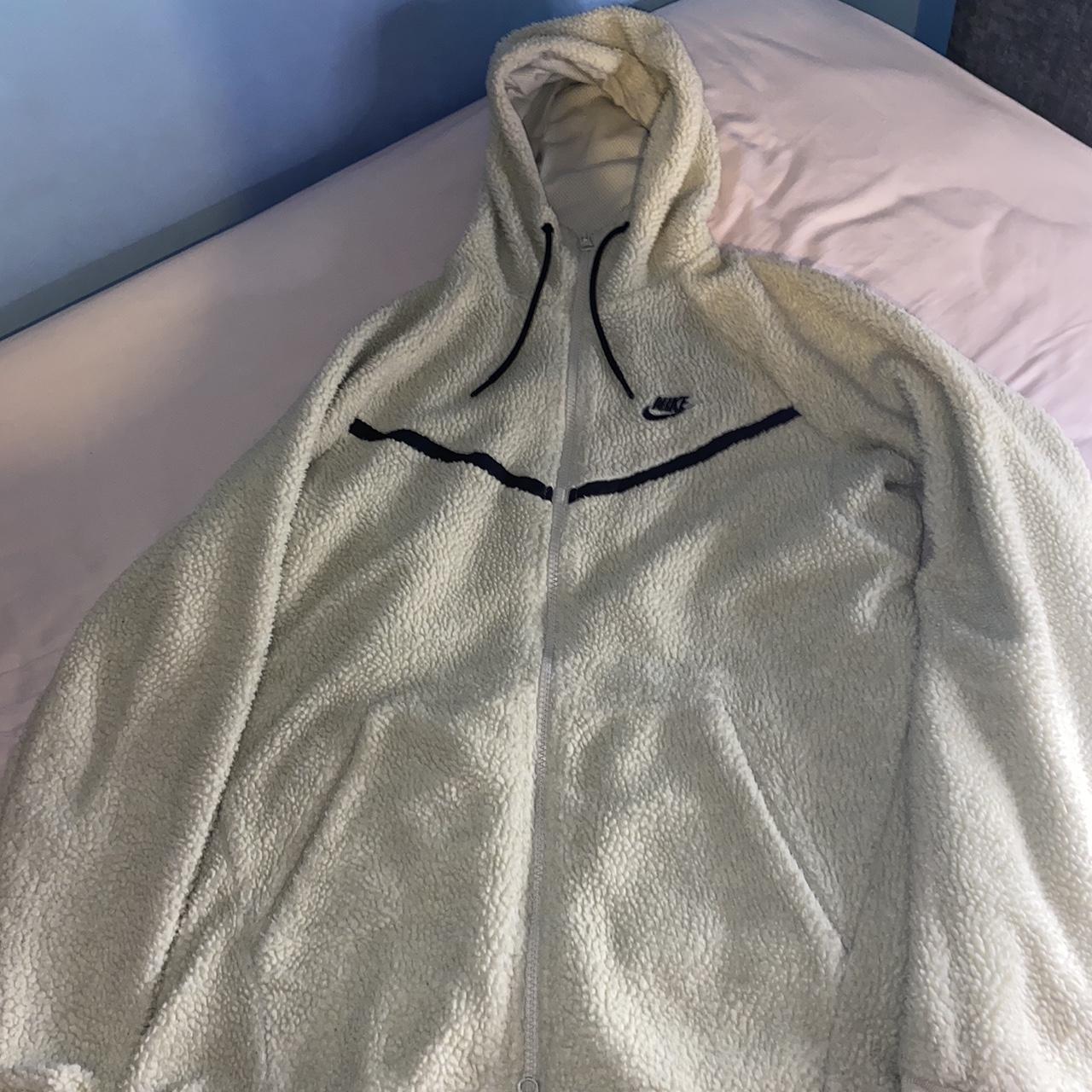 fluffy nike tech fleece