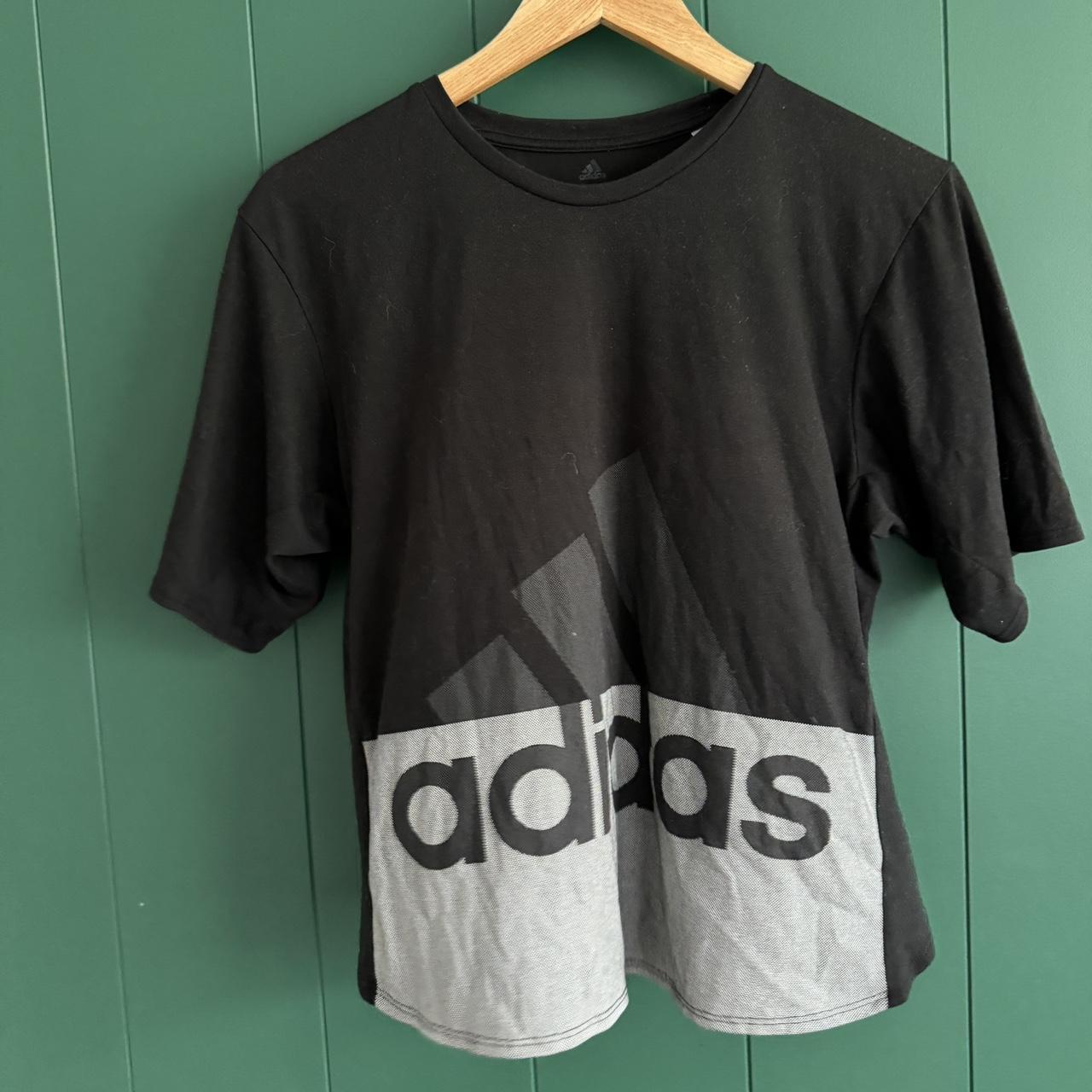 ADIDAS Black boxy semi cropped gym shirt Very... - Depop