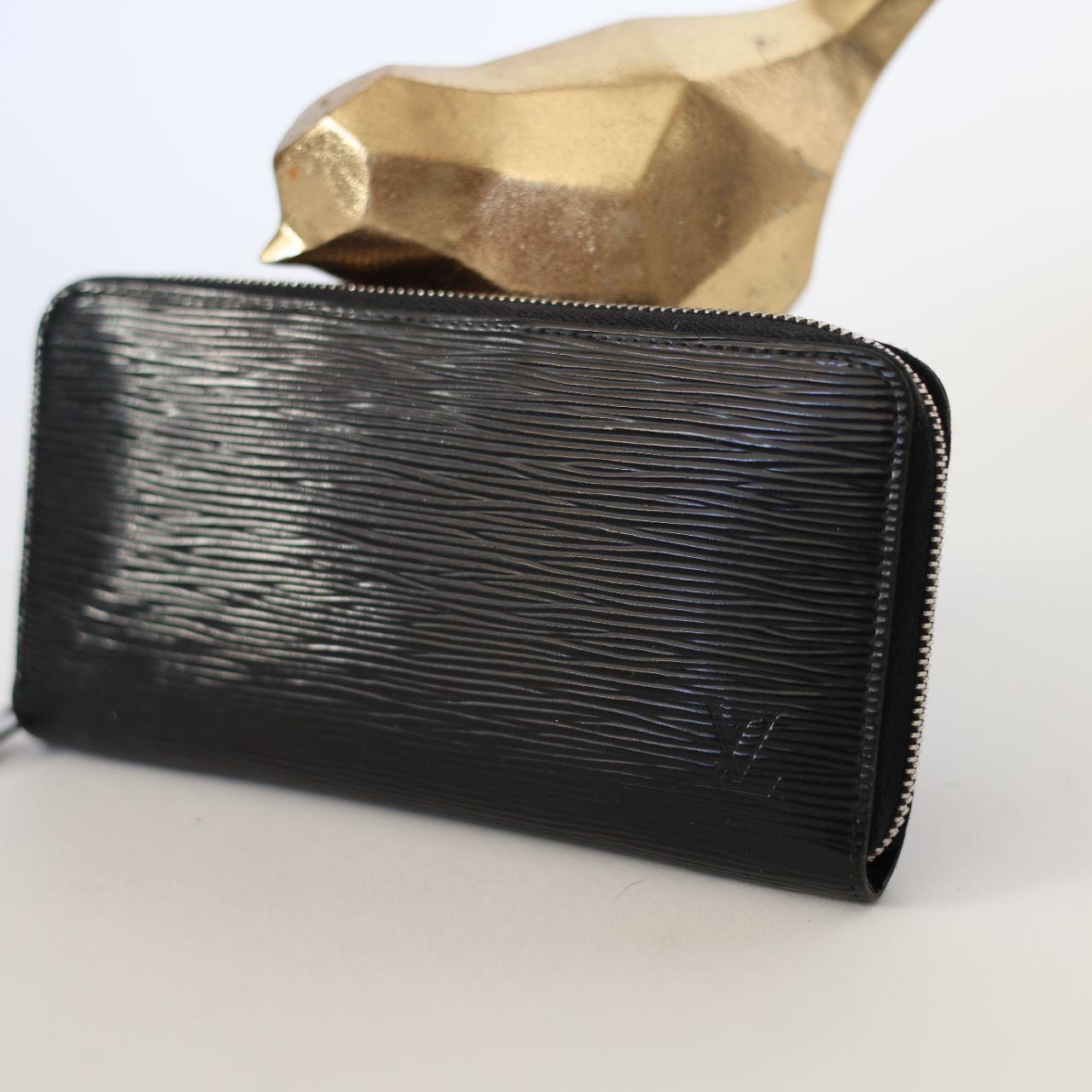 LouisVuittonZippyWallet BlackEpileatherwith...