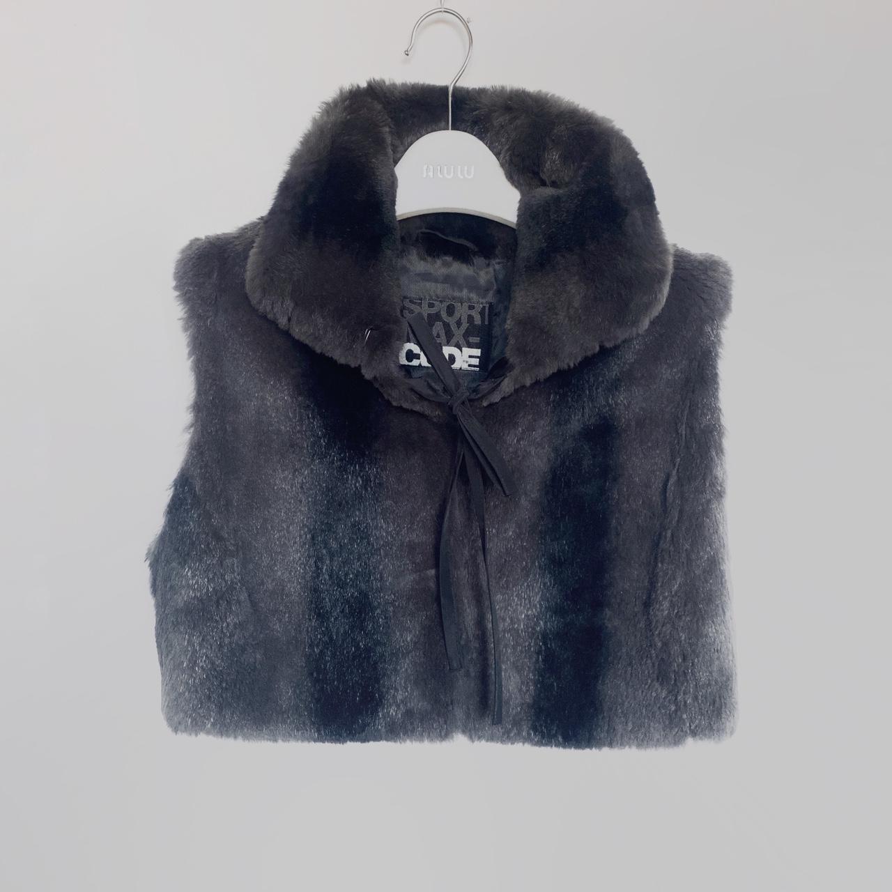 お値下げ　2024 未使用　bow.a FAKE FUR VEST 完売 sportmax code vintage rabbit fur vest — gives me | Depop