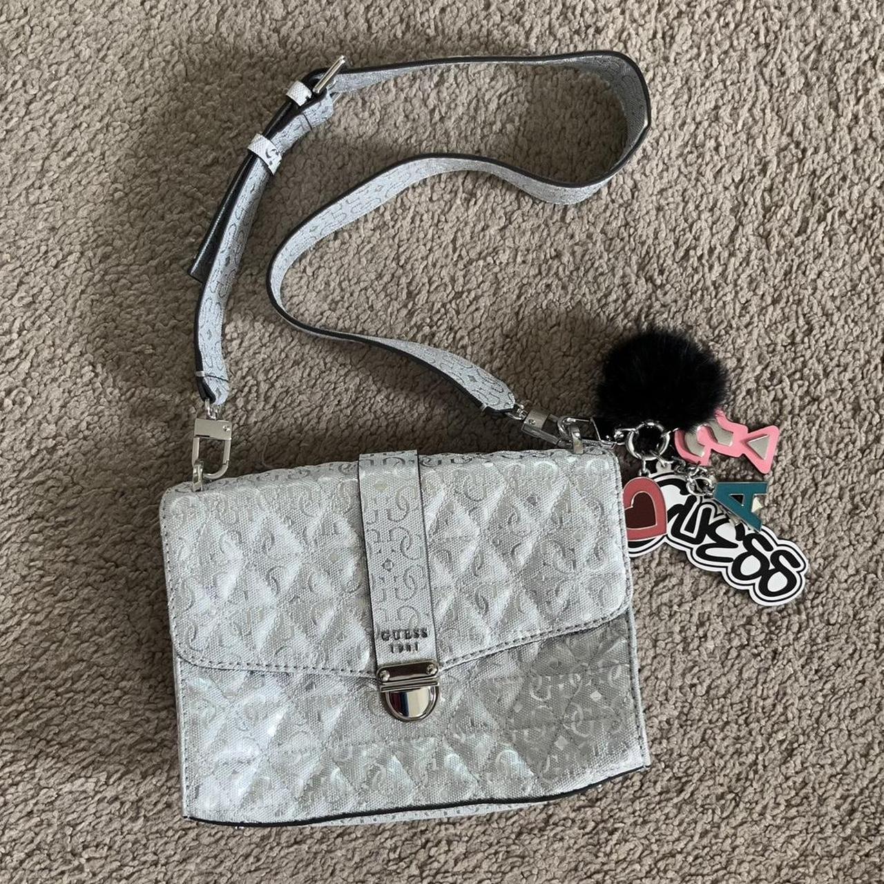 Guess tabbi shoulder outlet bag