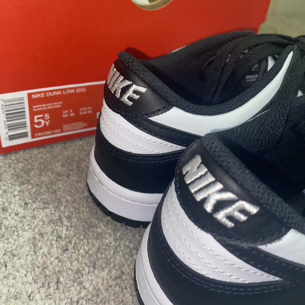 Nike Women's Black and White Trainers | Depop