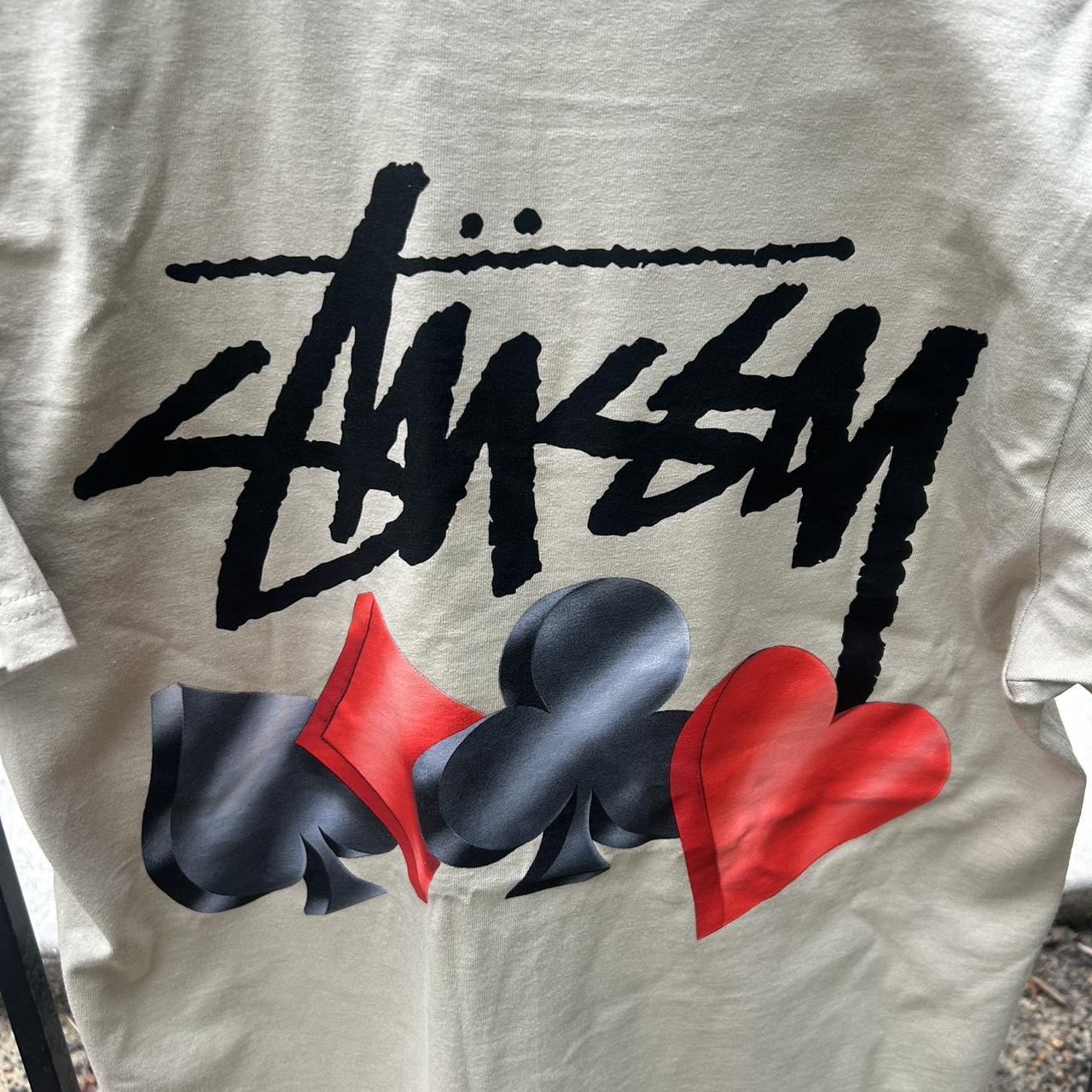 ★韓国の人気★【STUSSY】★Stussy SUITS T-SHIRT★KHAKI★ ☆韓国の人気☆【STUSSY】☆Stussy SUITS T-SHIRT☆KHAKI☆