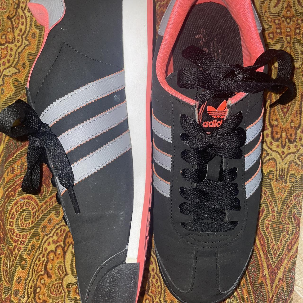 Black and gray clearance adidas samoa