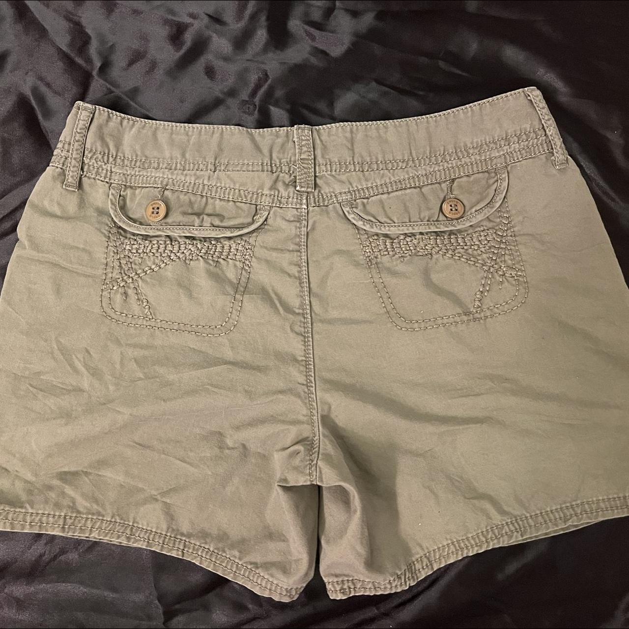 Apt. 9 Women's Khaki and Green Shorts | Depop