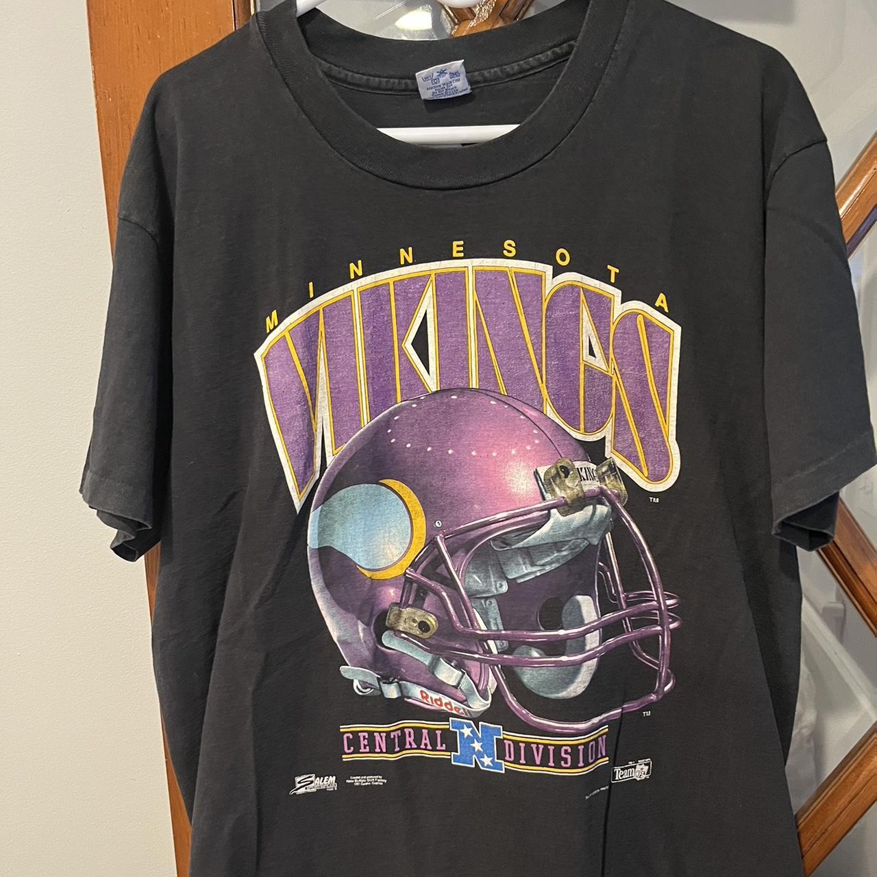 Minnesota Vikings Helmet  Retro Minnesota Vikings T-Shirt