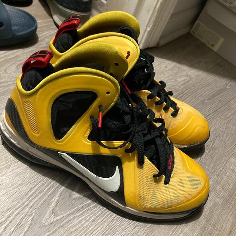 P6 clearance nike yellow