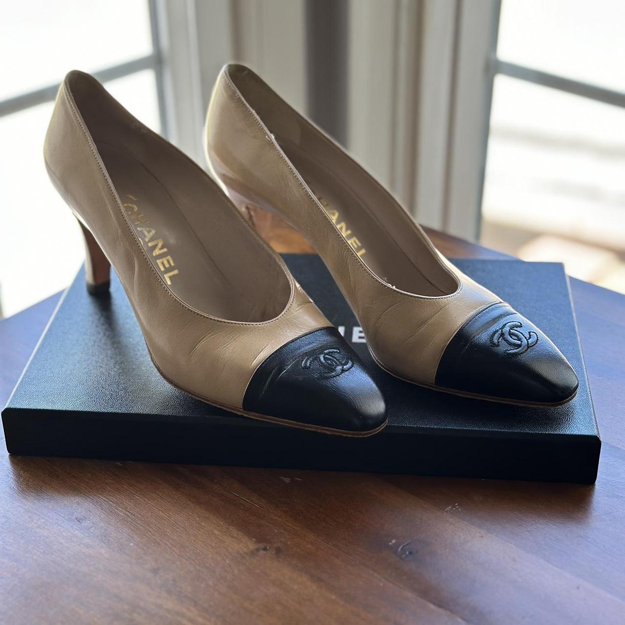 Chanel black pumps best sale