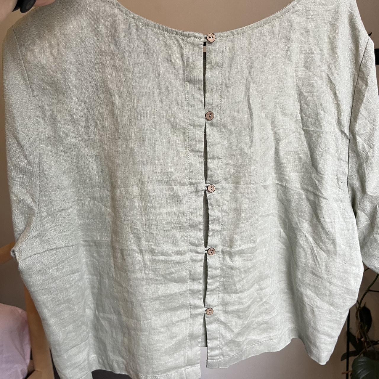 Sportsgirl sage green linin button back top. Worn twice Depop