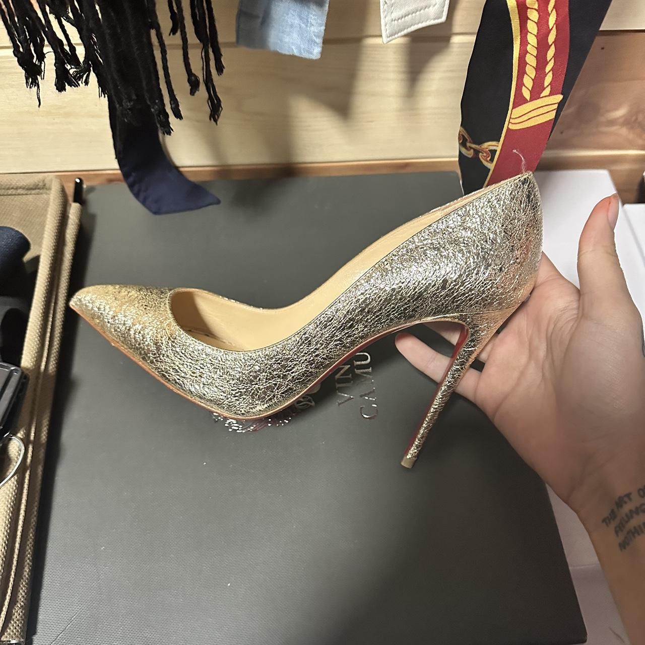 Red bottom heels store gold