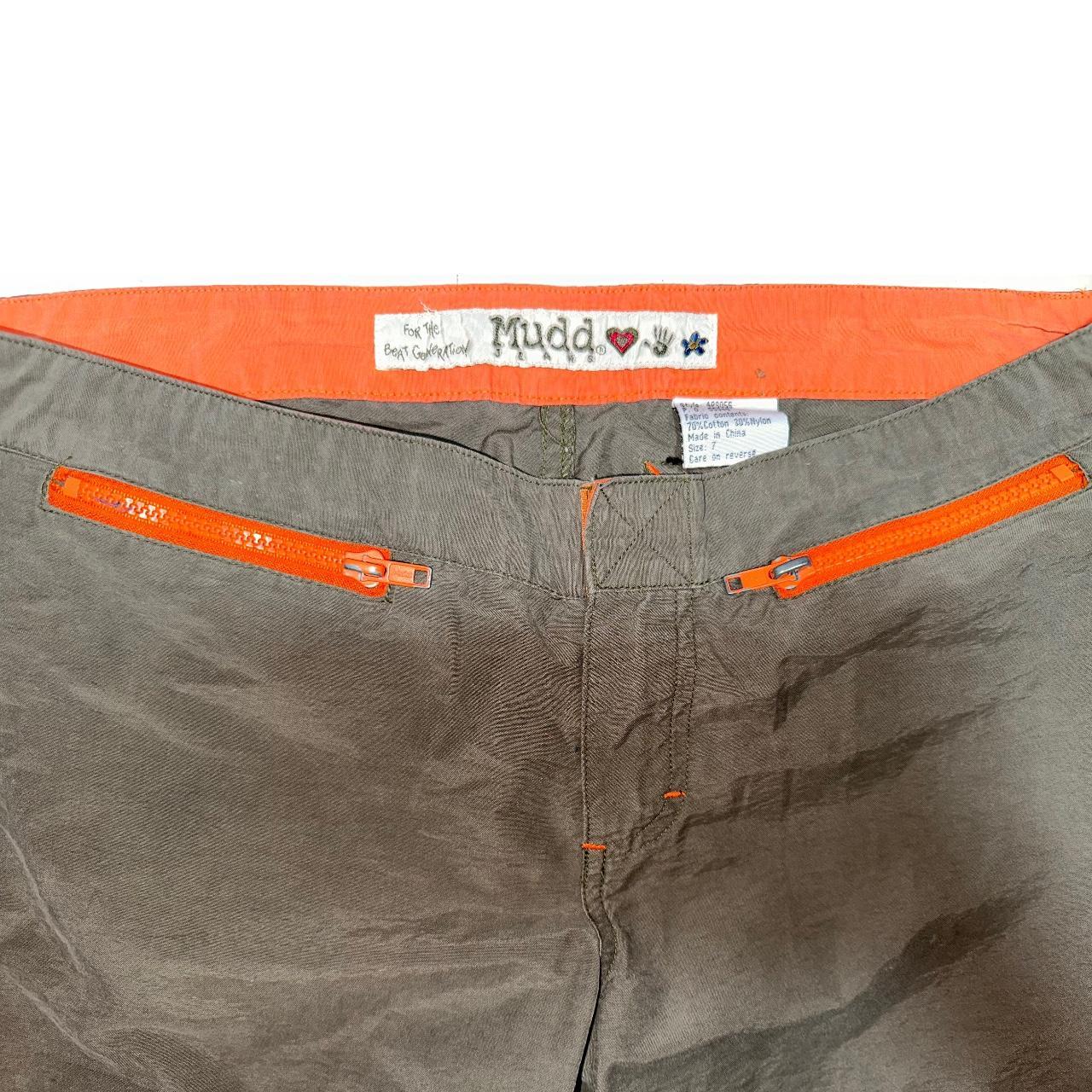 Mudd green cargo pants. has orange zippers on the... - Depop