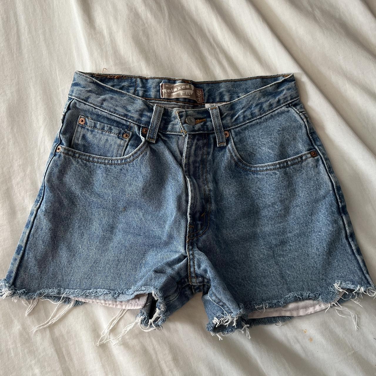 Vintage Levi 550 shorts Relaxed slim fit W27 with... - Depop