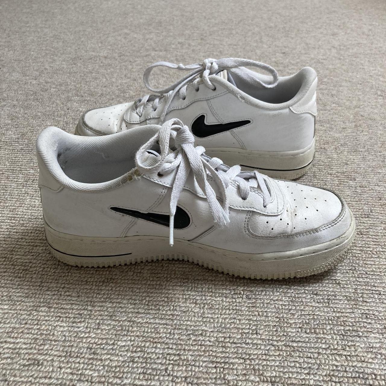 white nike air force with grey tick