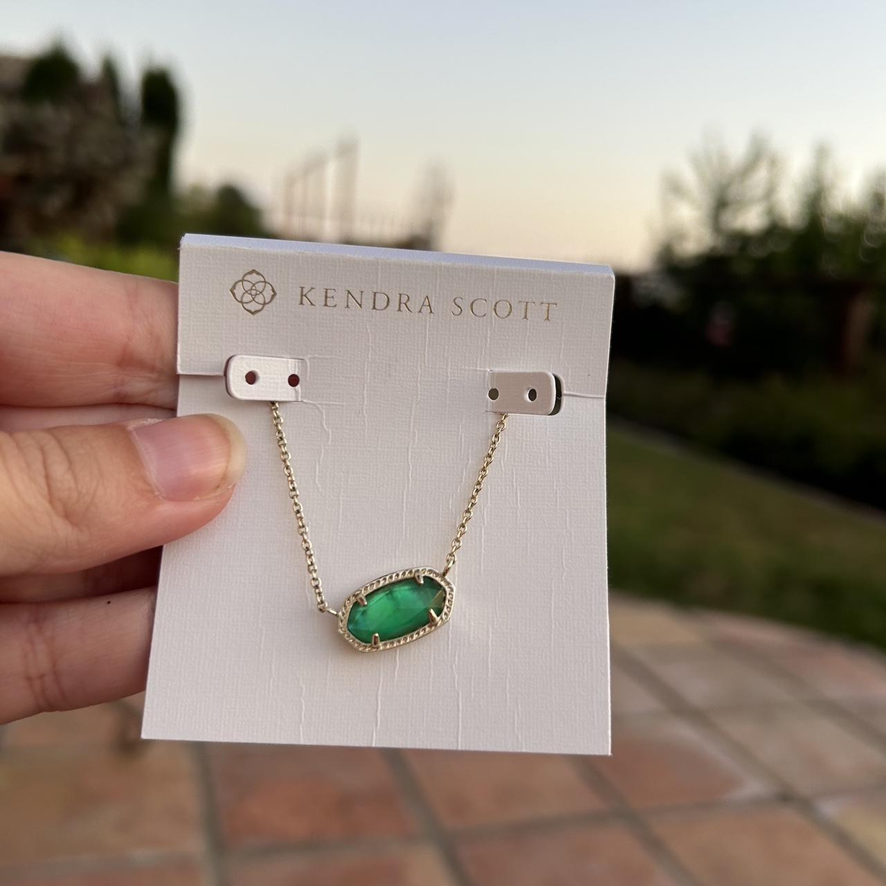 Kendra Scott Elisa Pendant Necklace In Light Green Mother Of Pearl – Smyth  Jewelers