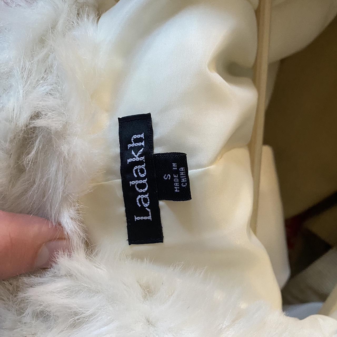 White fake fur jacket #white #fakefur #whitefur - Depop