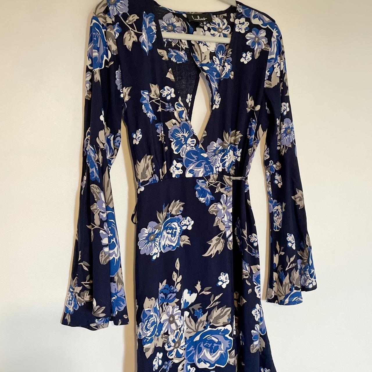 Lulus fashion navy floral wrap dress