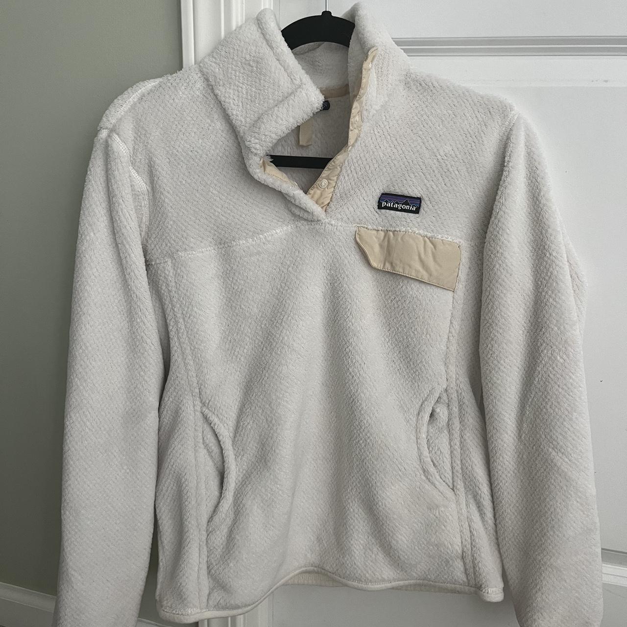 Patagonia white fleece, no stains like new size M - Depop