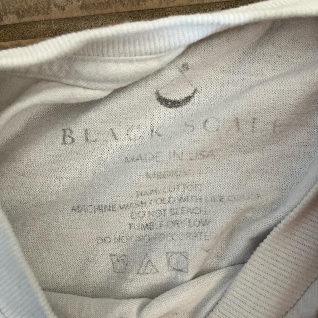Black Scale Men's White and Black T-shirt (3)