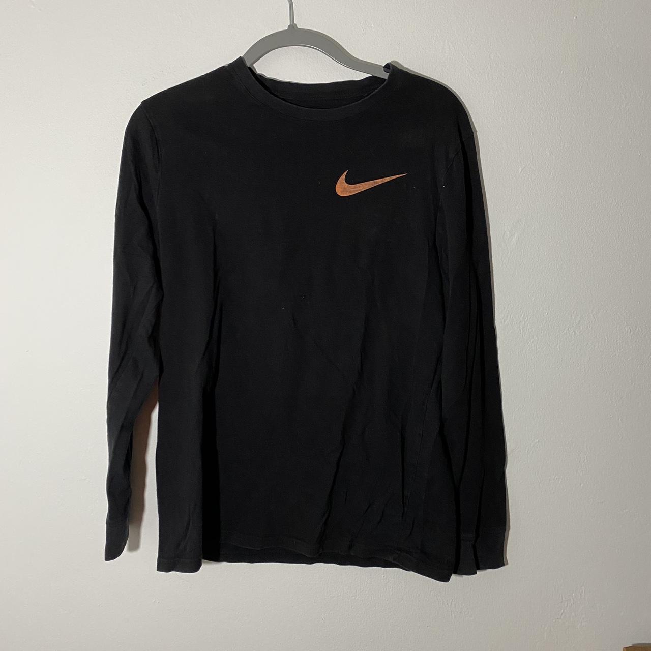 Vlone x Nike collab l/s, Medium , Has some wear but...