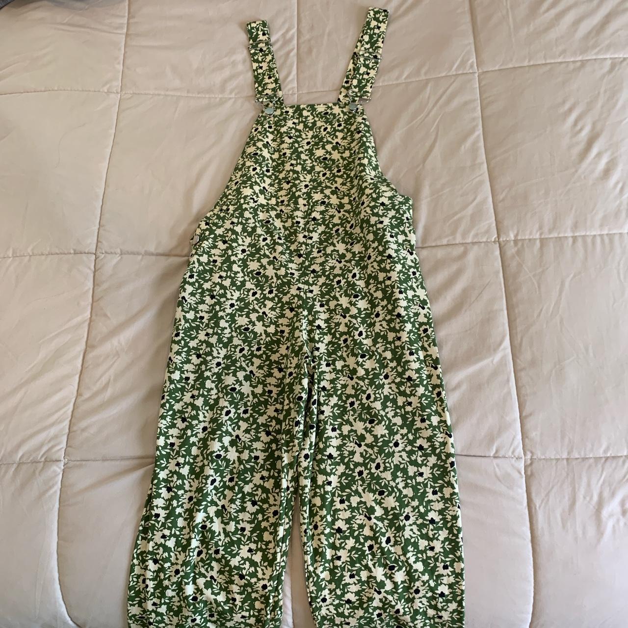 Zara Women's Green and White Dungareesoveralls Depop