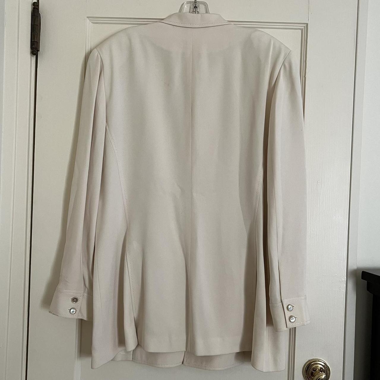 BEAUTIFUL SILKY cream tailored blazer brand Liz... Depop