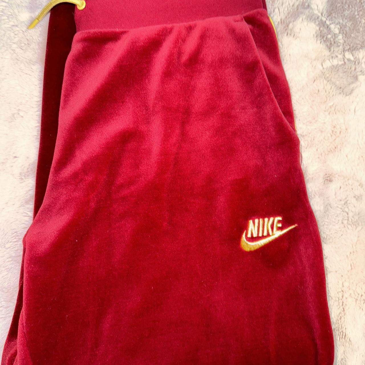 Nike velour track suit sweats Used but in Depop