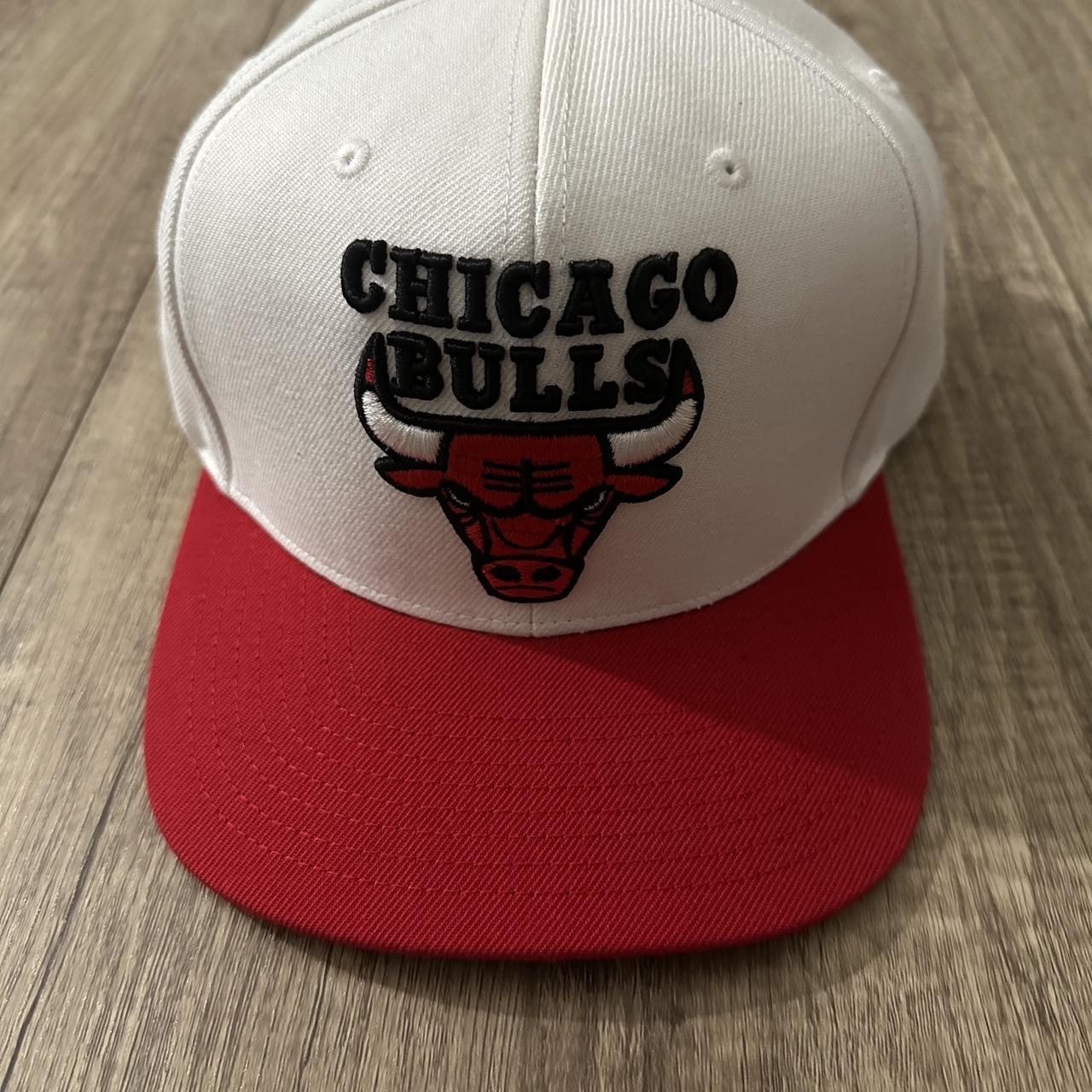 Mitchell & Ness Chicago Bulls Snapback Cap Mens Hat (White/Red)