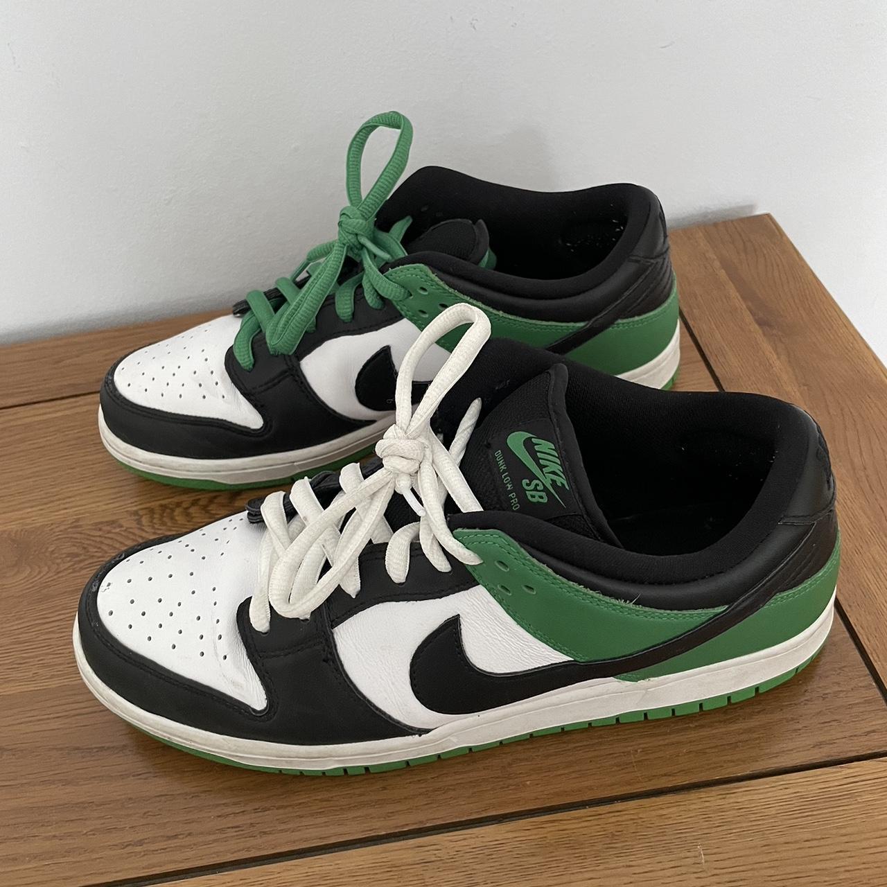 Nike Men's Green and Black Trainers | Depop