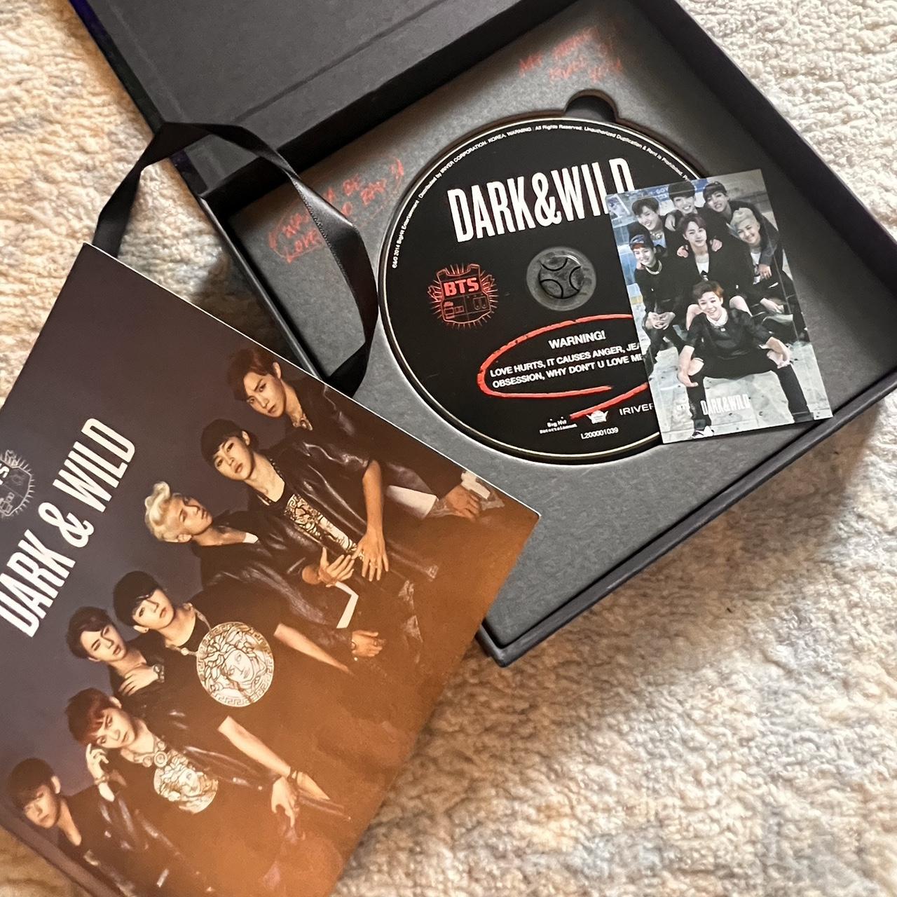 SUGA의 DARK&WILD Album review - YouTube