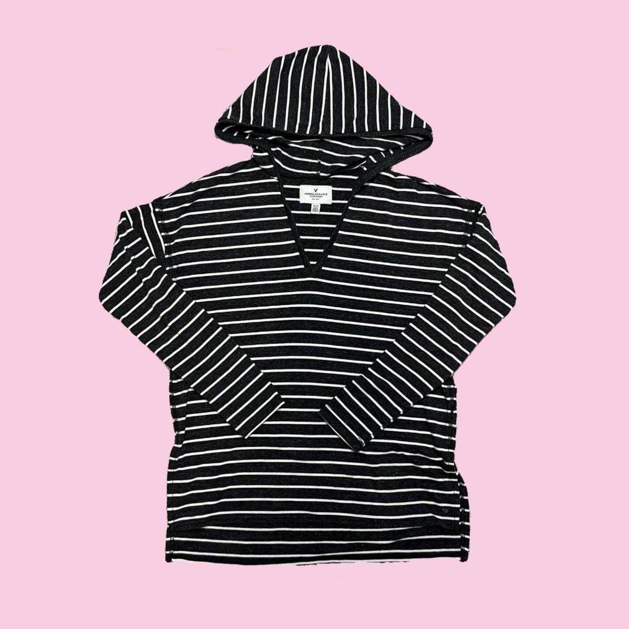 American Eagle Women's Grey and White Hoodie Depop