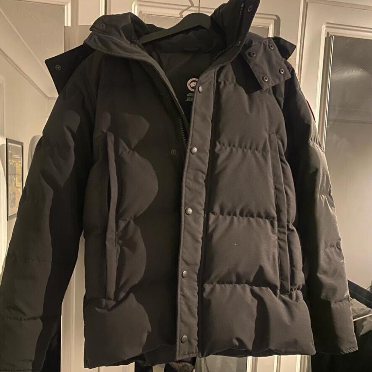 This Canada Goose Wyndham Parka in black is perfect... - Depop