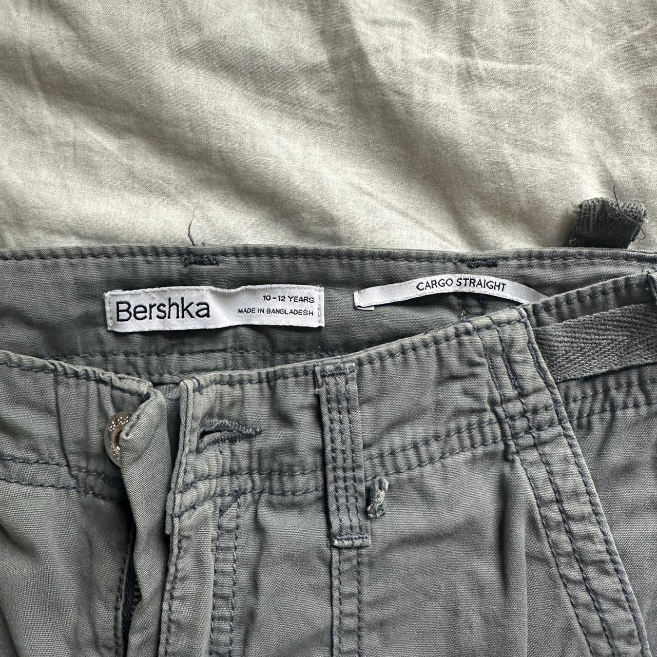 Grey cargo pants with a baggy fit cargo baggy... Depop