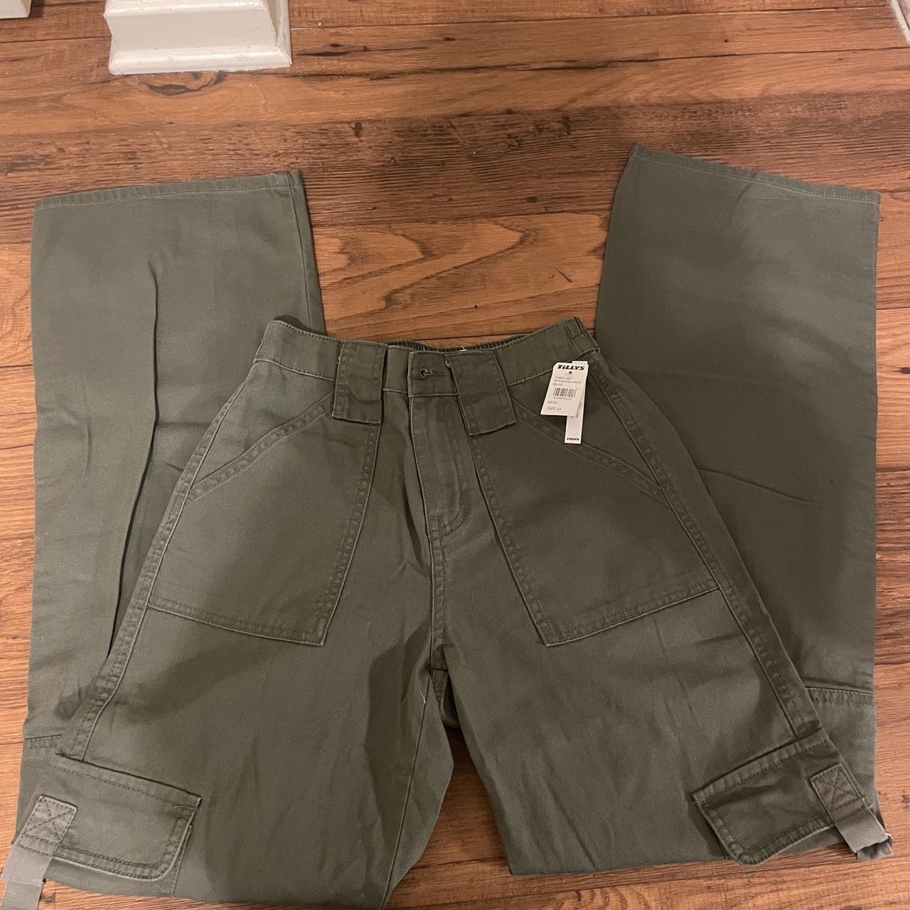 Tilly’s Cargo Pants size: 23-24 wore once... - Depop