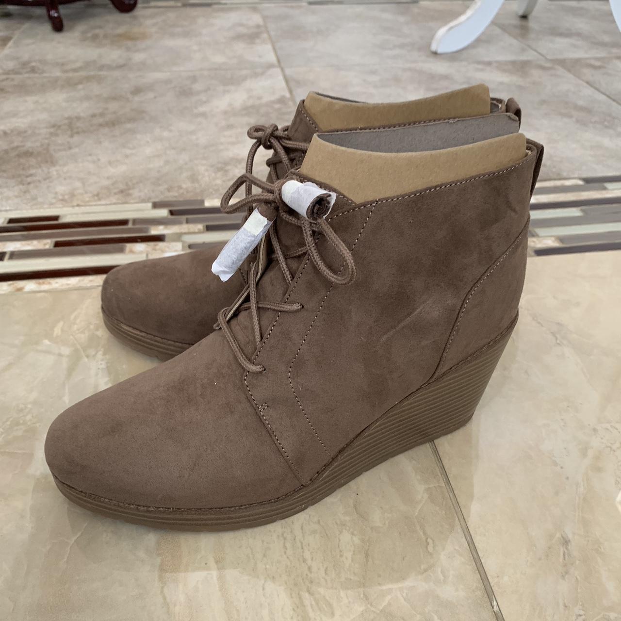 Dr. Scholl's Women's Tan and Cream Boots | Depop