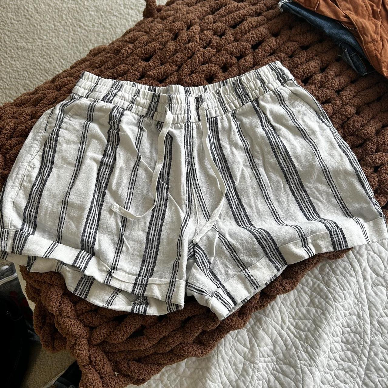 Beachy White and Navy Striped Shorts 🐚 Great... - Depop